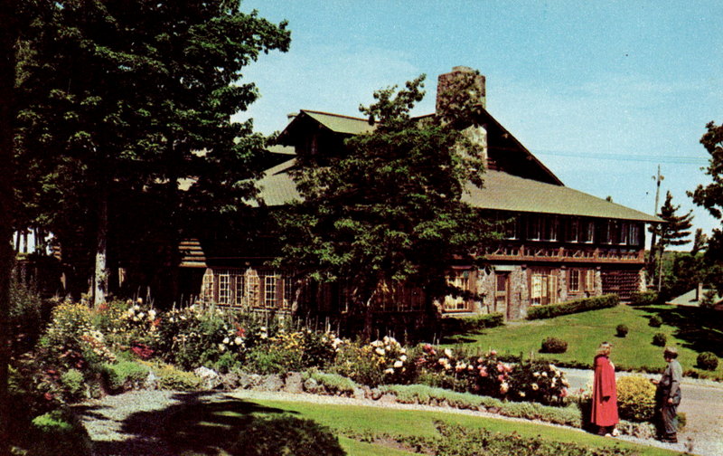 Keweenaw Park Cottages - Vintage Postcard
